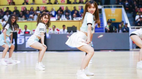 舞动赛场：CBA篮球宝贝用热情点燃每一个夜晚