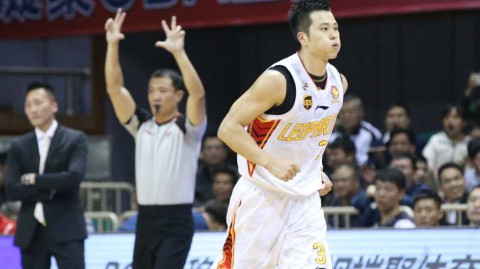 本土三分雨倾盆而下 孟铎十记三分射落山西富兰克林空砍三双