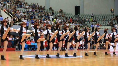 激情热舞点燃洛阳城：记2016年中美男篮对抗赛的篮球宝贝与赛场风云