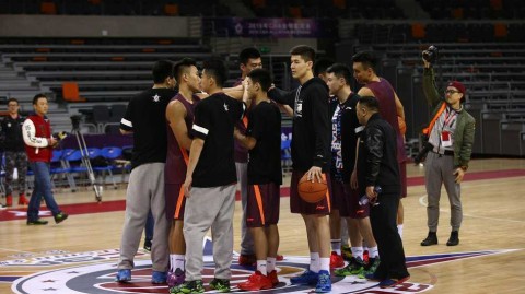 胡雪峰挂帅星锐赛北区队，青年才俊热身笑颜绽放