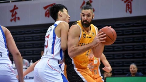 津门虎怒吼难阻三连胜狂飙，斯科拉38+13力压杰特40分