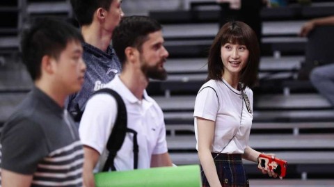 硝烟与玫瑰：粤疆大战背后的温柔目光