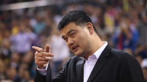 从休斯顿荣耀到超级碗观战：姚明“鹤立鸡群”的跨界一周