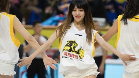 浙江广厦主场大胜天津 篮球宝贝热舞点燃赛场