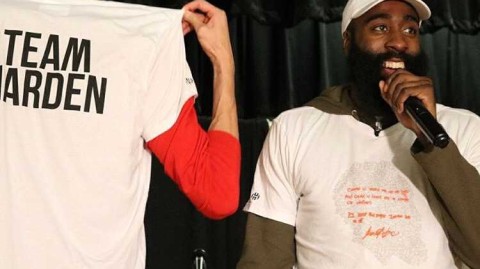 融入·感恩：周琦与哈登阿里扎的休城温情时刻