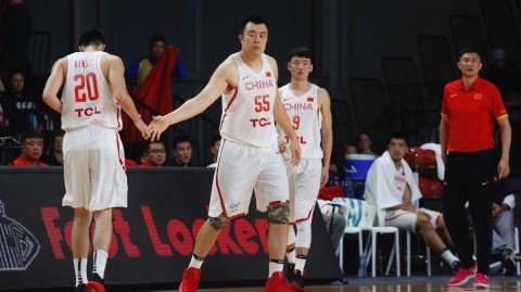 热血澳洲行：韩德君内线擎天，男篮蓝队惜败子弹队