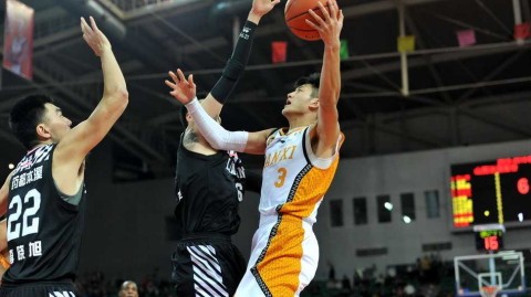 辽晋之战：继伟伤退，艾伦神突，兰多夫苦撑内线