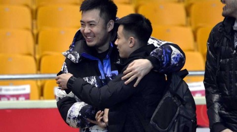 辽鲁大战前奏：山东男篮赛前训练场变“老友记”，欢声笑语预热硬仗