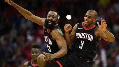 骑士客场险胜勇士提前锁定季后赛，斯特鲁斯末节双三分弑旧主