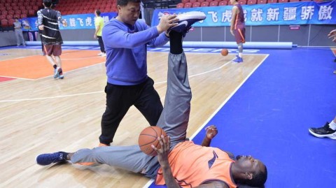 巅峰背后的汗水与温情——新疆男篮总决赛前备战纪实