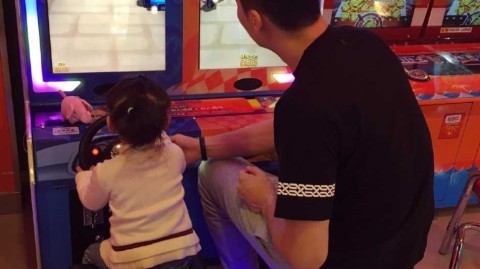 奶爸孙悦的暖心陪伴与蜕变：那些与小月亮有关的温柔时光