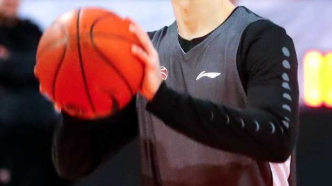 北控男篮冲刺季后赛新援阿拉基融入加速马布里传人亮相训练场