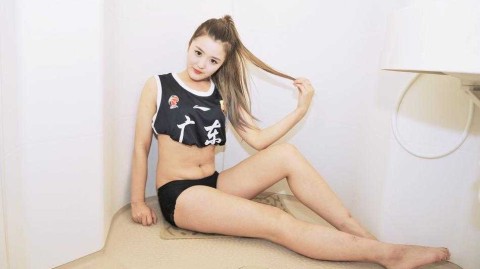 广东宏远篮球宝贝浴室魅影，演绎力与美的柔情时刻