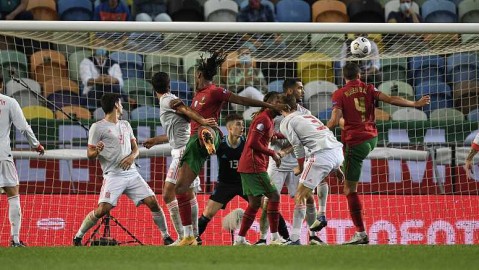 葡西红黄牌大战定乾坤，西班牙客场绝杀抢占争冠先机