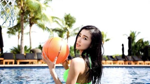 龙女郎姚星彤的银幕之外：从健身房到海边的多元魅力