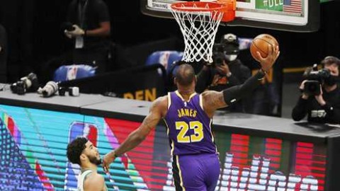 湖人89-111凯尔特人：布朗32分率队双杀，詹姆斯43000分里程悲