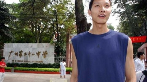 男篮一哥的青春记忆：易建联高考奇遇记