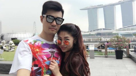 王仕鹏与爱妻李跑的新加坡甜蜜之旅：退役生活羡煞旁人