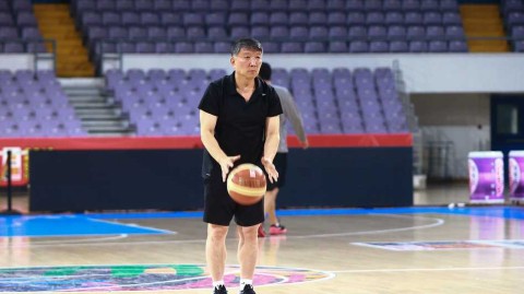 热血备战里约：宫鲁鸣挂帅点兵，男篮小伙挥汗如雨