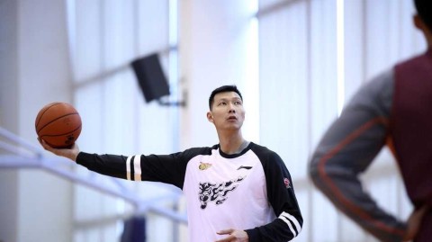 广东男篮全力备战京粤战 训练基地氛围轻松愉快