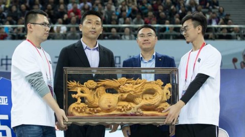 胡雪峰五十5号球衣永悬江苏上空 一代传奇后卫正式告别