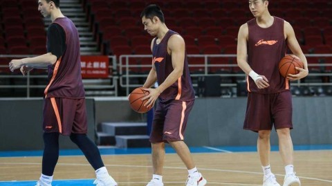 光影重温：首钢男篮的备战闲隙与赛场峥嵘