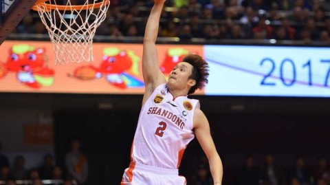 📸 硝烟与热血：CBA前九轮“屏保级”瞬间，定格新赛季的野蛮生长