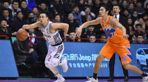 CBA激战：辽宁本钢主场逆转上海，哈德森闪耀率队双杀