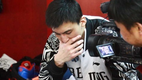 五棵松的寂静：北京首钢季后赛主场惜败新疆，失落写满脸庞