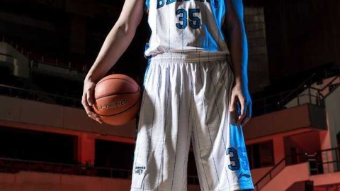 首钢冰球馆的光影诗篇：北京男篮的个性注脚