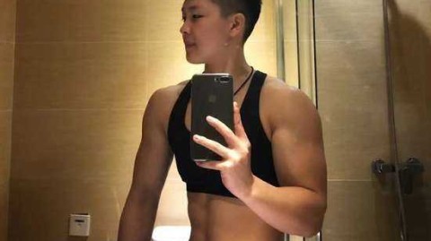 中国金刚芭比孙婧琪：用麒麟臂与六块腹肌，重新定义女性力量之美