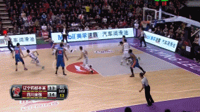 辽川争霸铸就经典瞬间 杨鸣奋不顾身救球 张春军转身上演华丽舞步