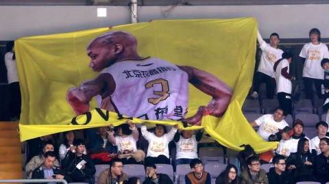 京城篮球英雄的新篇章：马布里率领北控首胜山东燃爆奥体