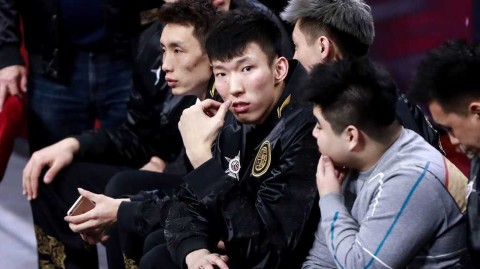 京城篮球盛宴：新星闪耀时与传奇的场边凝视