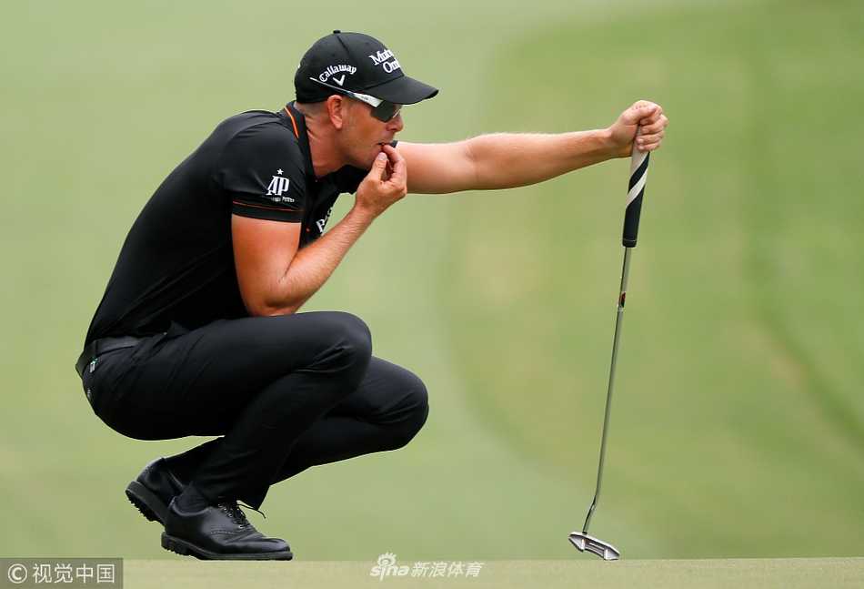 温德姆锦标赛第三轮因雷暴中断 斯内德克尔手握三杆优势待明日冲刺 斯内德克尔首轮记分卡特写,上面清晰地记录着10只小鸟、1只老鹰和1个柏忌的惊人战绩