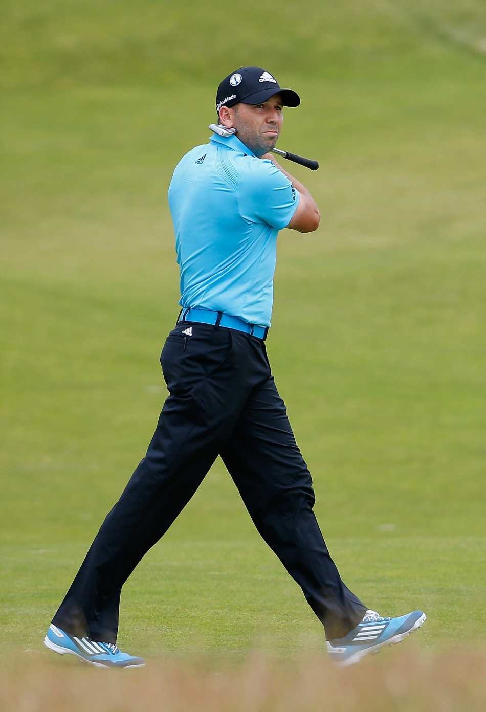 果岭风云与球场众生相高尔夫赛场上的荣耀悲欢与生活缩影 加西亚漫步走向果岭,步履坚定,仿佛正走向属于自己的战场