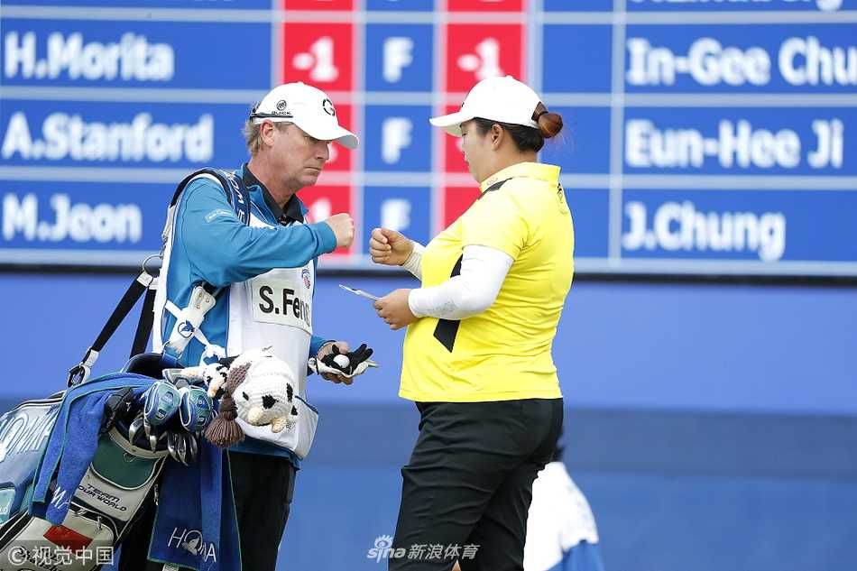 加拿大实力派球星布鲁克·亨德森开球瞬间，力量与技巧的完美结合