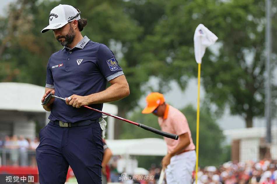 科林·森川在比赛中凝神思考，尽管与冠军失之交臂，但他整周的表现依然堪称顶尖。