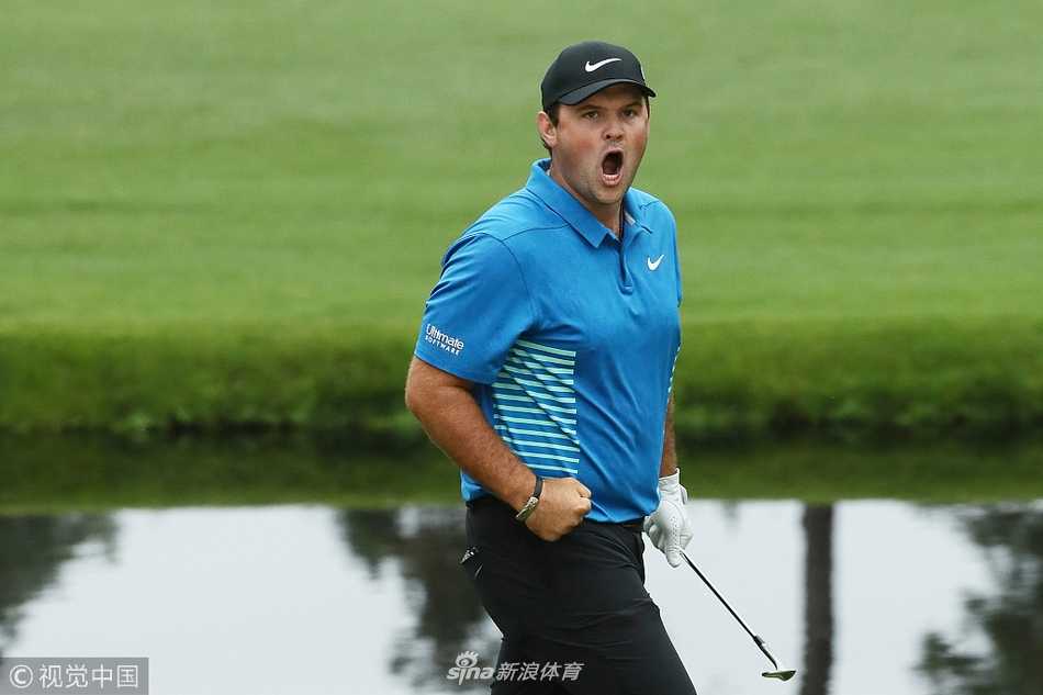 瑞德坚守绿茵荣耀 斯皮思与福勒轮番冲击美国大师赛王座 帕特里克·瑞德在果岭上坚定推杆,眼神专注如炬,决胜时刻的凝重气氛仿佛凝固在奥古斯塔的空气中