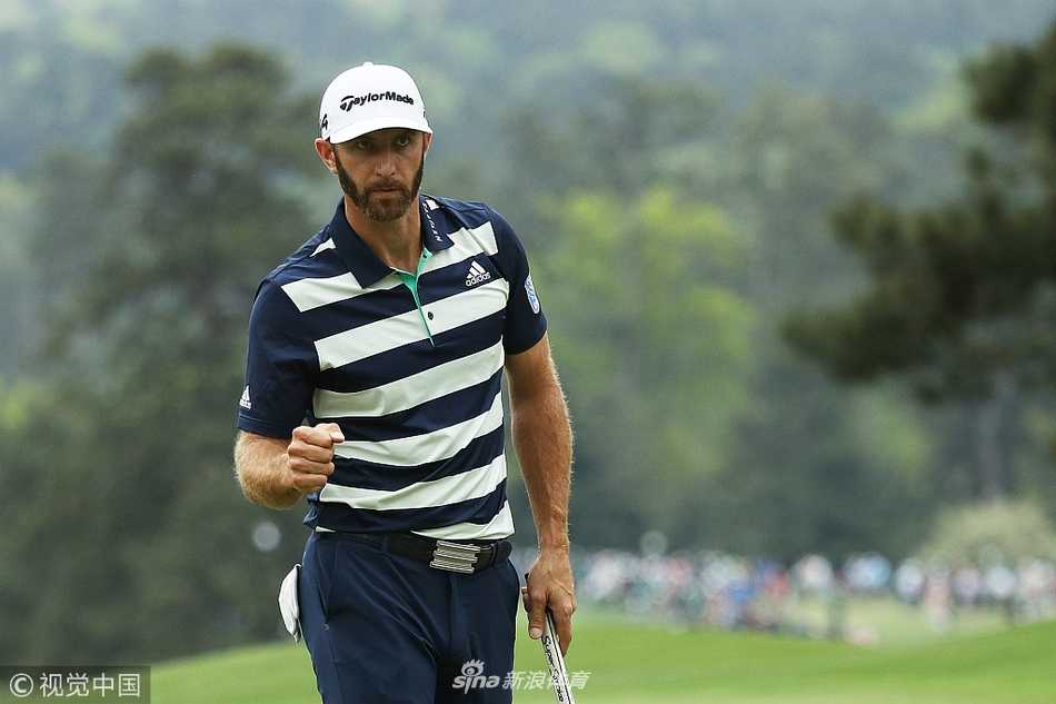 帕特里克·瑞德穿上梦寐以求的绿夹克，举起奖杯向观众致意，脸上洋溢着艰辛付出后终获圆满的巨大喜悦与自豪