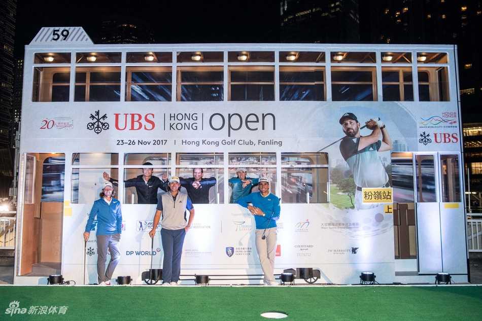 加西亚在香港独具特色的霓虹灯牌背景下潇洒挥杆，仿佛将这座国际都市的动感活力注入每一寸挥杆弧线中