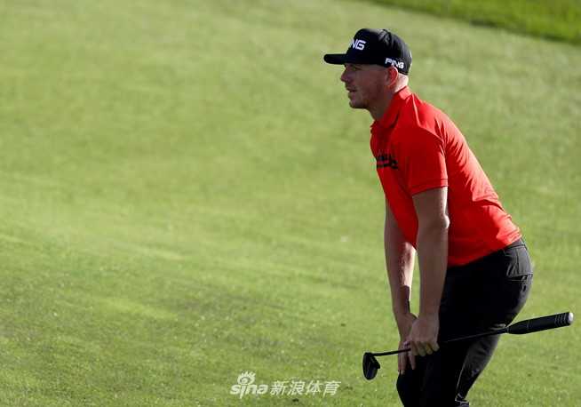 百届盛典加西亚笑傲荷兰 新星闪耀老将弥坚 西班牙名将加西亚在荷兰公开赛第十八洞果岭上振臂欢呼,百年赛事的胜利让他笑容灿烂