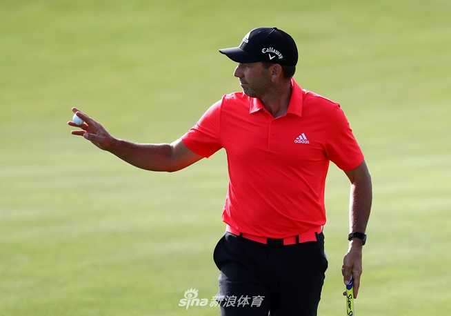 百届盛典加西亚笑傲荷兰 新星闪耀老将弥坚 决赛轮观众聚集在果岭周边,沉浸在紧张而精彩的比赛氛围之中