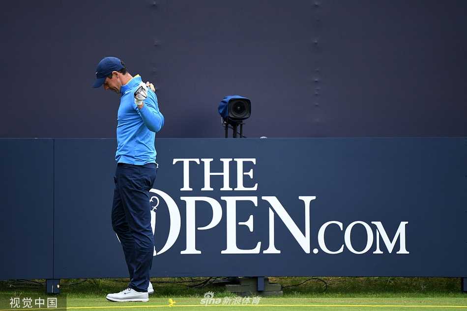 米克尔森与加西亚等名将在练习轮中并肩而行，轻松氛围下暗藏较量。