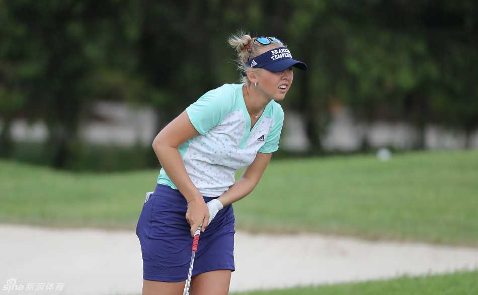 比赛记分板特写，选手名字与成绩紧密排列，竞争激烈程度一目了然