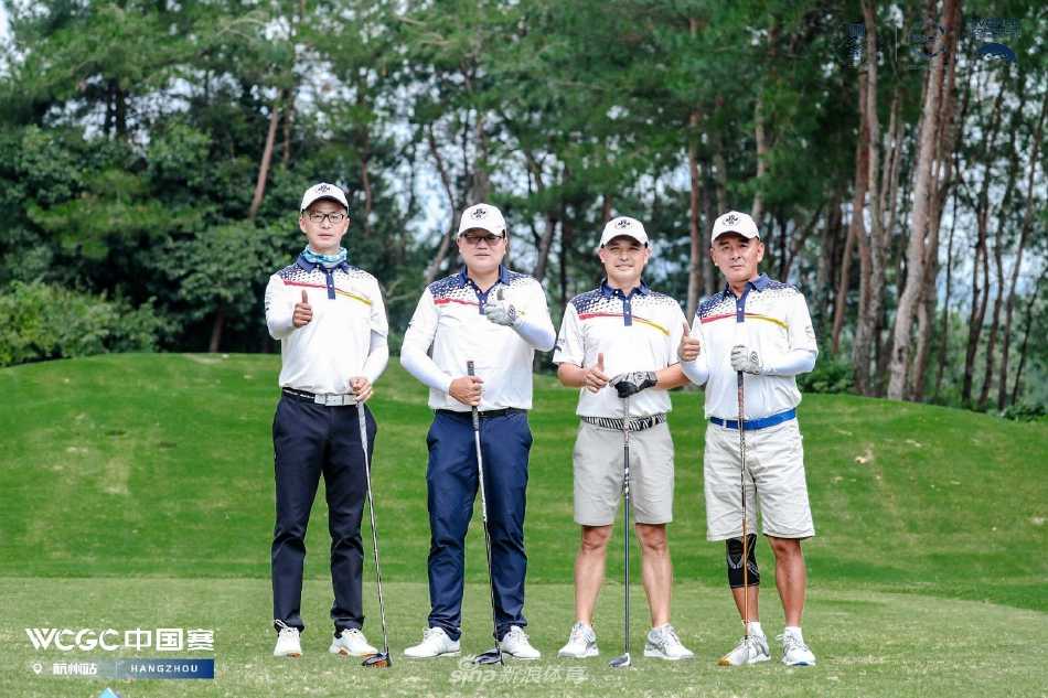 选手侧身优雅挥杆，白色球杆在空中划出流畅弧线，动作充满力量与美感