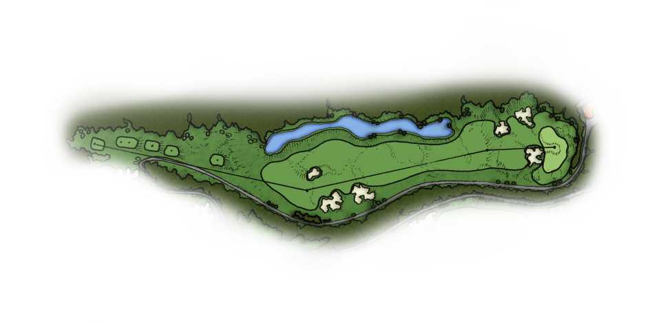 金色沙滩障碍镶嵌在‘沙滩洞’的翡翠色球道旁，与远方蔚蓝水面构成一幅对比强烈的风景画。