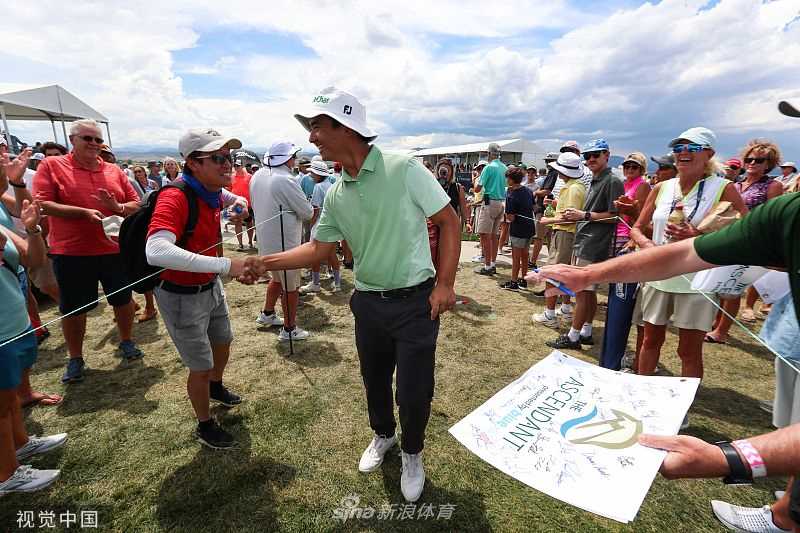 窦泽成夺光辉巡回赛第三冠重返美巡 中国双子星闪耀科罗拉多 袁也淳在比赛中专注挥杆,身姿优雅而有力,展现出顶尖球员的扎实功底