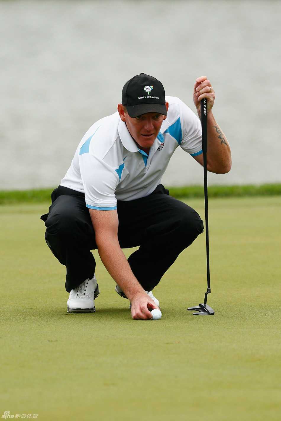 绿茵之上:挥杆间的力与美,果岭上的智与静 泰国高尔夫球员普罗姆·梅沙瓦在球道上优雅挥杆,动作流畅自然