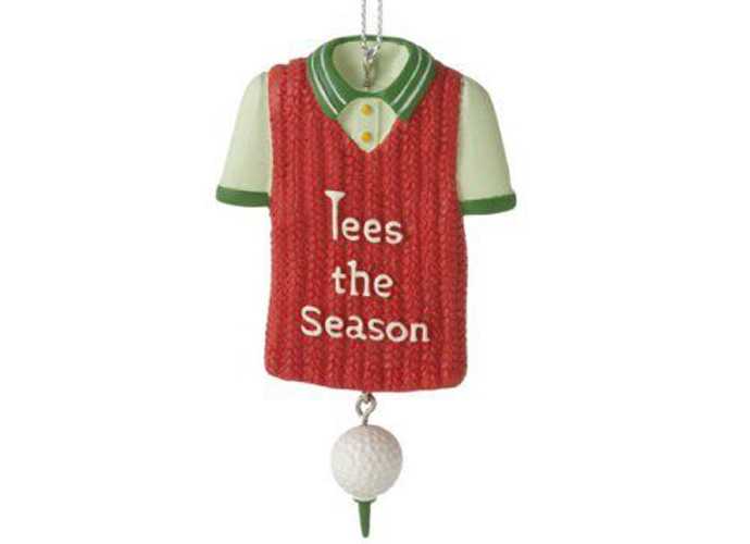 一座极具设计感的球场沙盘模型，细腻展现了起伏的果岭、蜿蜒的球道与战术沙坑，是高尔夫智慧的微缩结晶。